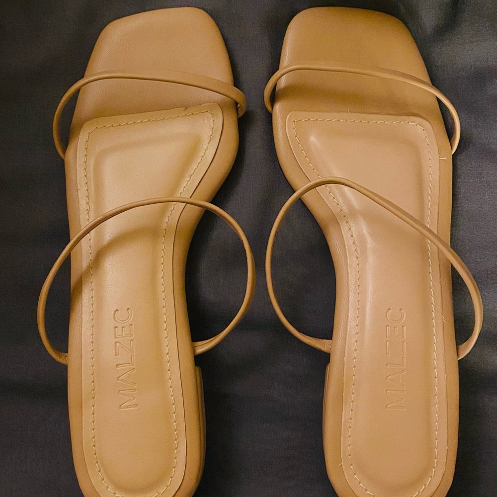 New thin strap sandals in nude size 8